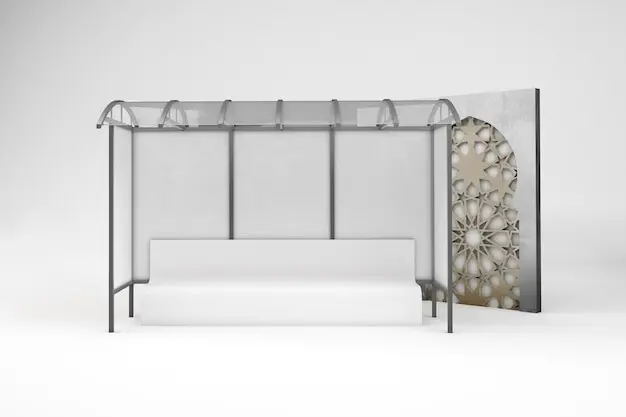 白背景のアラブのバス停の正面側からのビュー